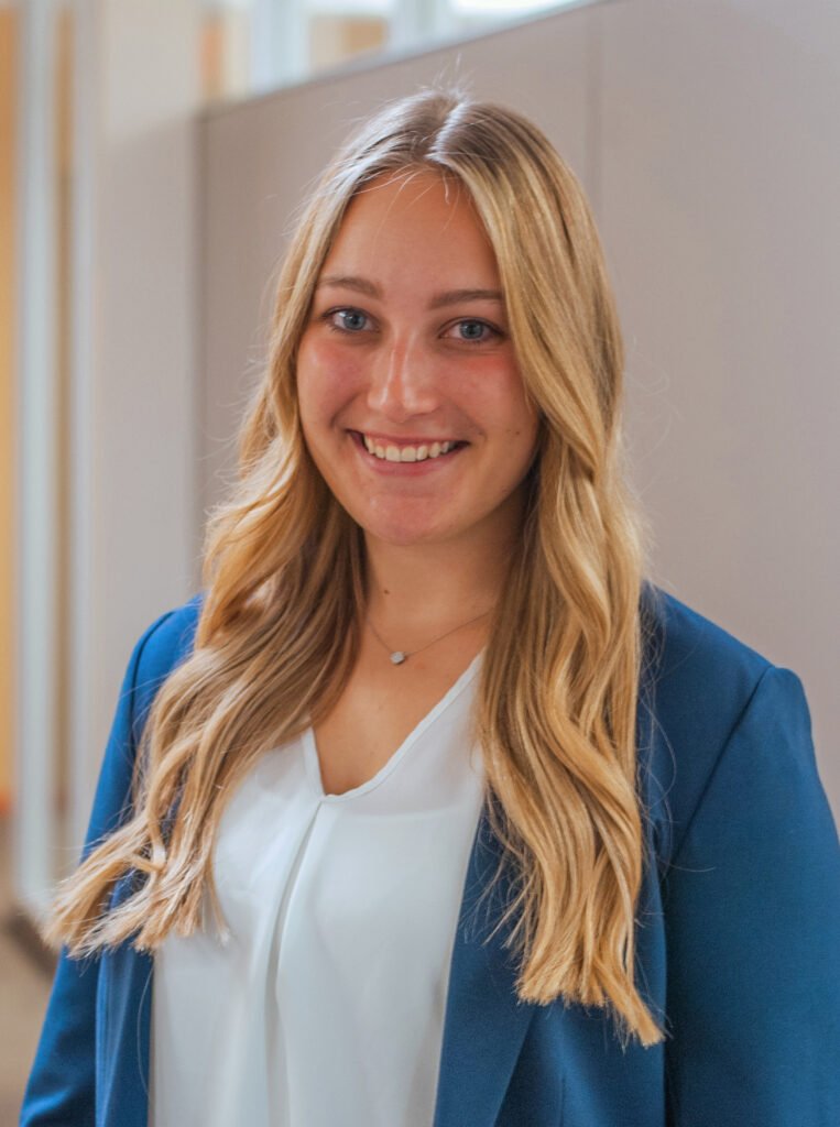 Headshot of Chloe Anderson